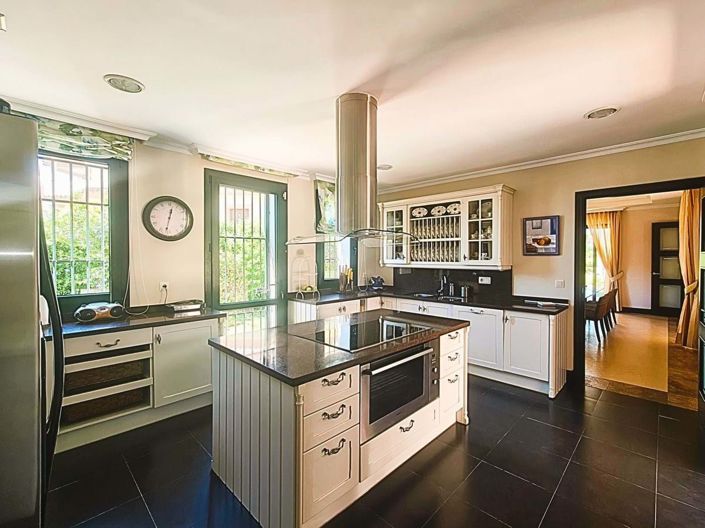 Image No.11-7 Bed Villa for sale