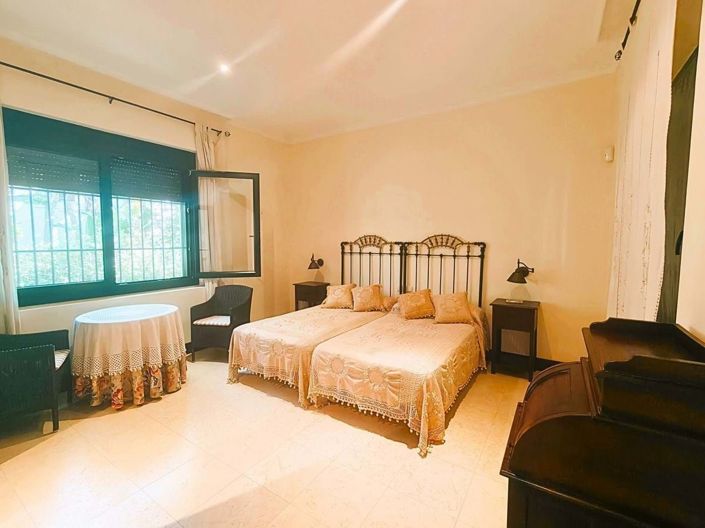 Image No.20-7 Bed Villa for sale