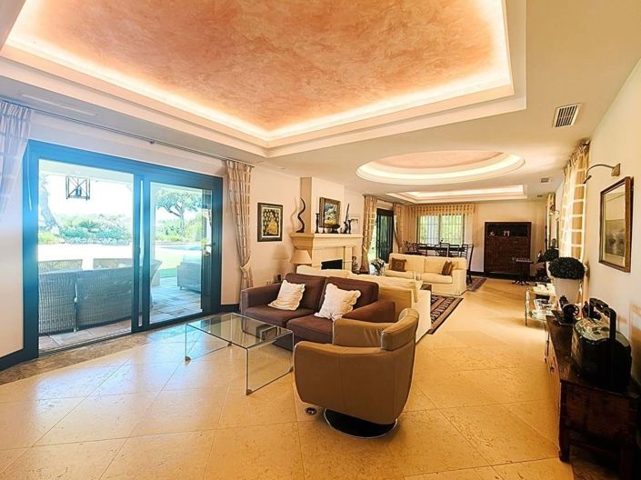 Image No.4-7 Bed Villa for sale