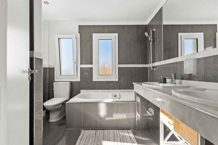 Image No.18-4 Bed Villa for sale