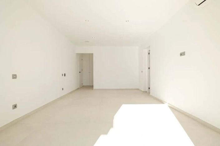 Image No.21-4 Bed Villa for sale