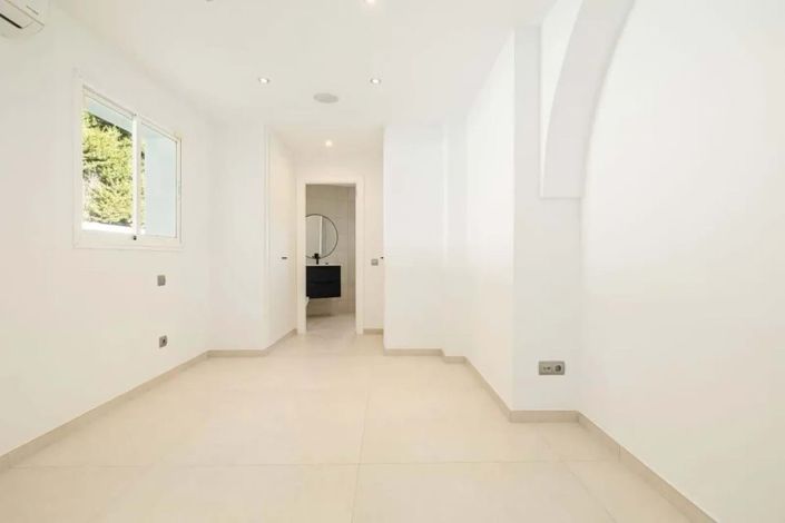 Image No.39-4 Bed Villa for sale