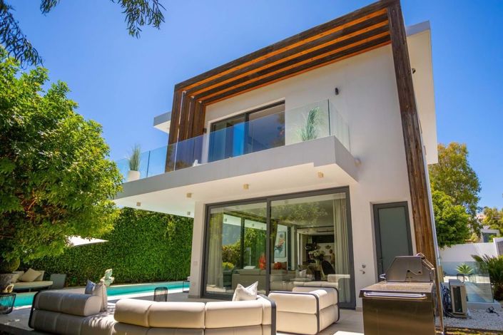 Image No.2-4 Bed Villa for sale