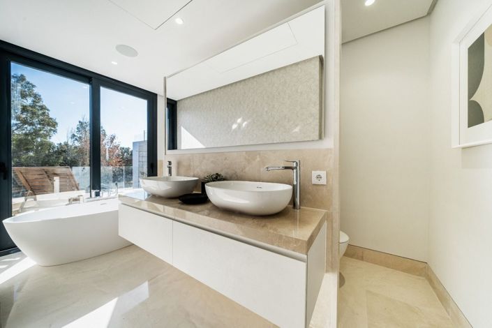 Image No.8-4 Bed Villa for sale