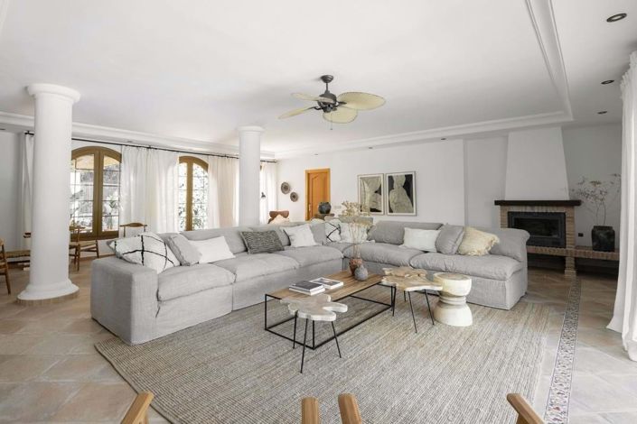 Image No.2-5 Bed Villa for sale