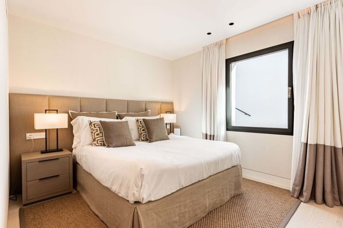 Image No.20-3 Bed Townhouse for sale