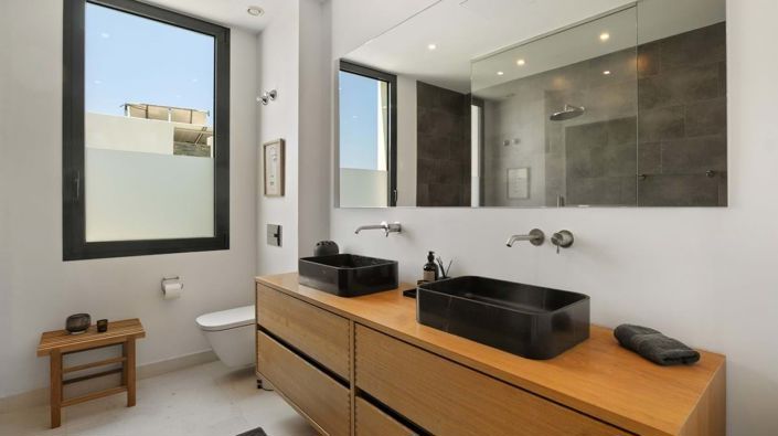 Image No.11-5 Bed Semi-Detached for sale