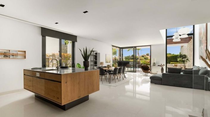 Image No.4-5 Bed Semi-Detached for sale