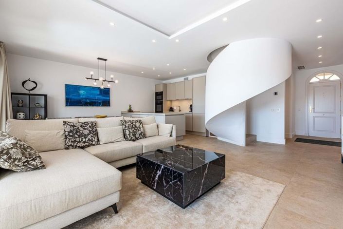 Image No.2-4 Bed Townhouse for sale