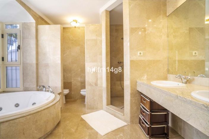 Image No.11-3 Bed Townhouse for sale