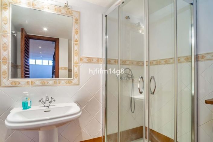 Image No.20-3 Bed Townhouse for sale