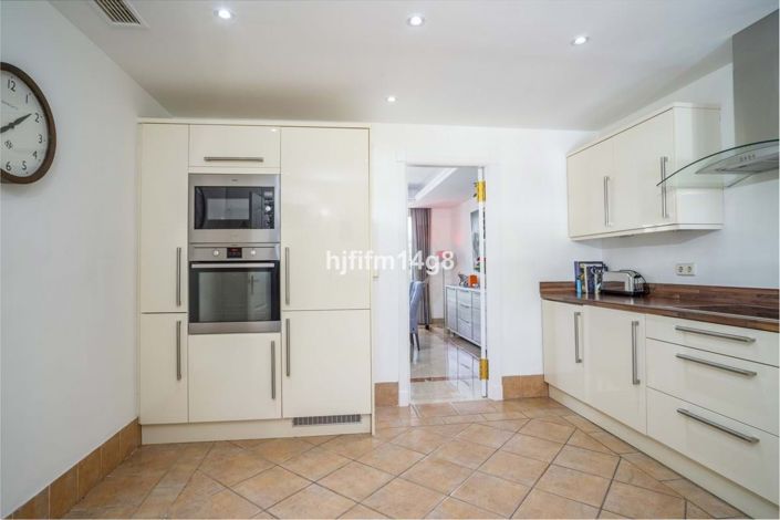 Image No.23-3 Bed Townhouse for sale