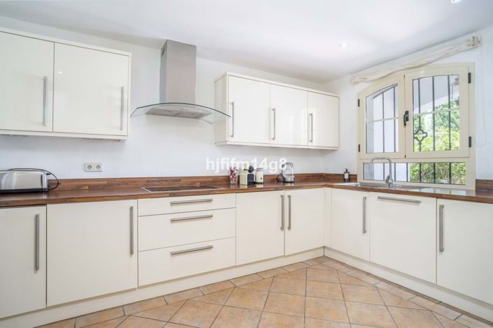 Image No.8-3 Bed Townhouse for sale