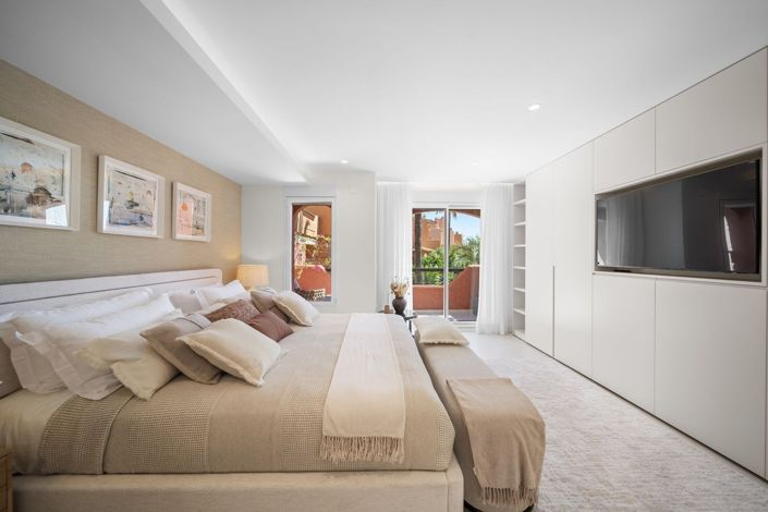 Image No.21-3 Bed Townhouse for sale