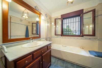 1447-658031-78d1f4f8b6655591b02d22fabb36a692d