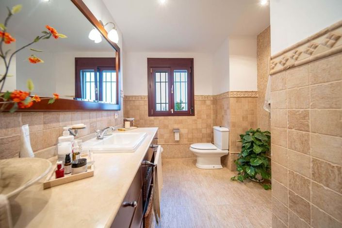 Image No.20-5 Bed Villa for sale