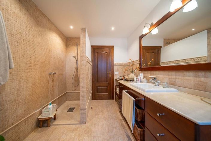 Image No.21-5 Bed Villa for sale