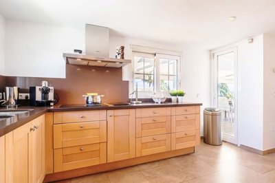 1447-658033-78d1f4f8b6655591b02d22fabb36a692d