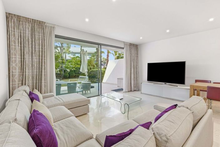 Image No.12-4 Bed Townhouse for sale