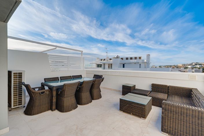 Image No.17-4 Bed Townhouse for sale