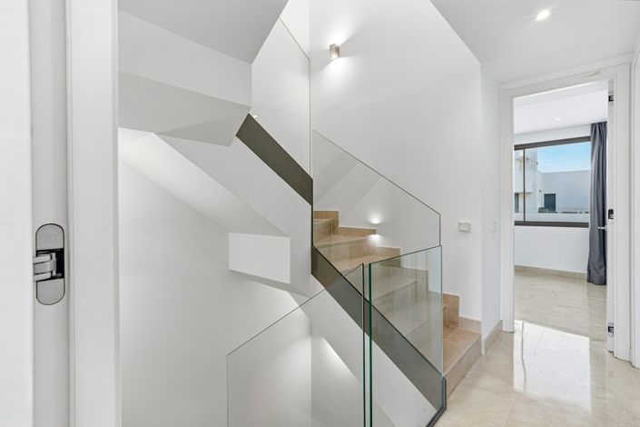 Image No.19-4 Bed Townhouse for sale