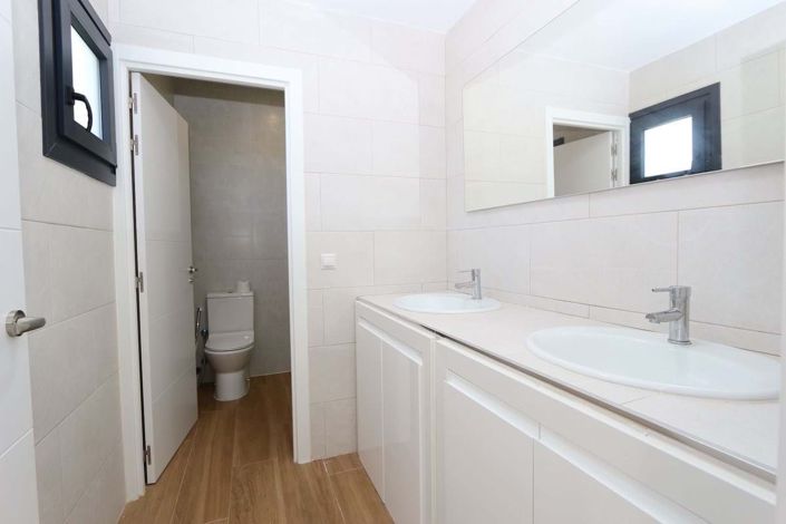 Image No.13-3 Bed Villa for sale