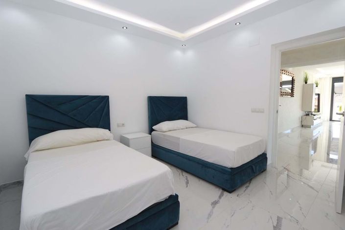 Image No.14-3 Bed Villa for sale