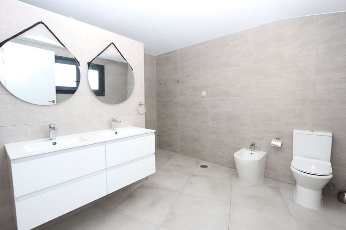 Image No.19-3 Bed Villa for sale