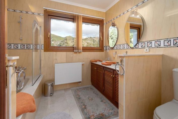 Image No.20-5 Bed Villa for sale