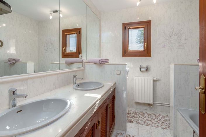 Image No.24-5 Bed Villa for sale