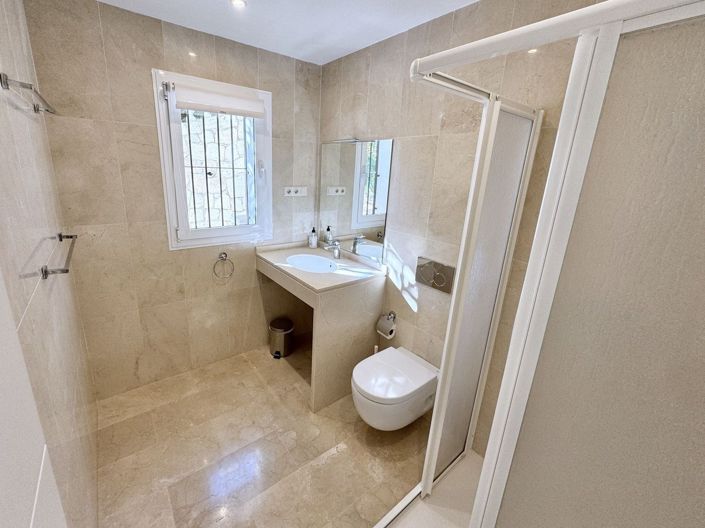 Image No.29-5 Bed Villa for sale