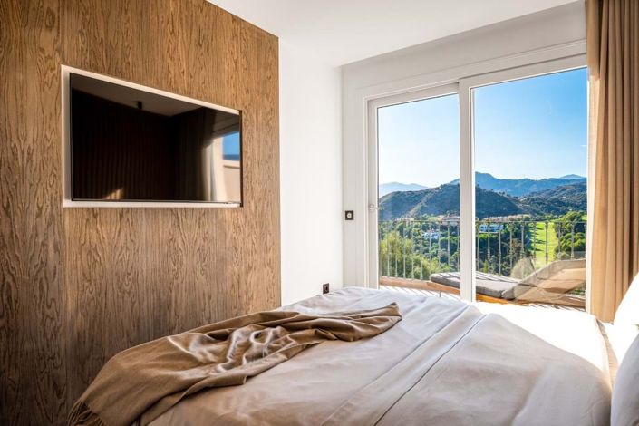 Image No.18-3 Bed Townhouse for sale