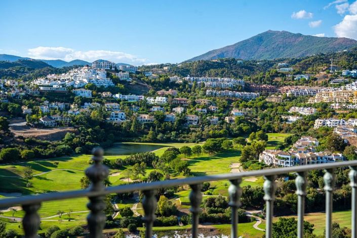 Image No.28-3 Bed Townhouse for sale