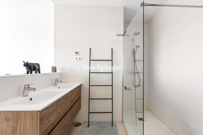 Image No.26-2 Bed Apartment for sale