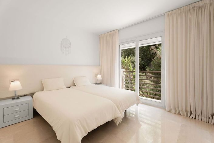 Image No.20-2 Bed Apartment for sale