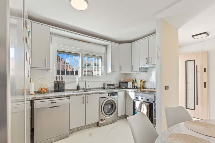 Image No.10-5 Bed Townhouse for sale