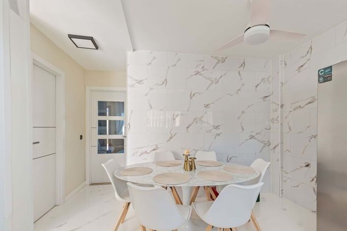 Image No.12-5 Bed Townhouse for sale