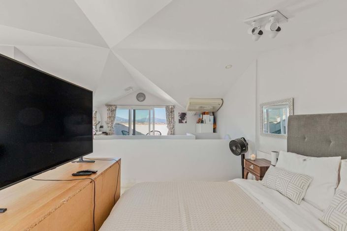 Image No.26-5 Bed Townhouse for sale