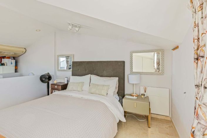 Image No.28-5 Bed Townhouse for sale