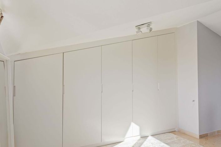 Image No.29-5 Bed Townhouse for sale