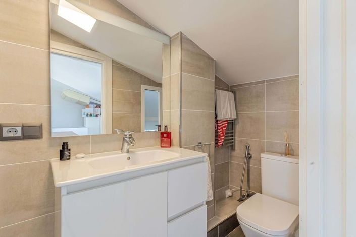 Image No.31-5 Bed Townhouse for sale