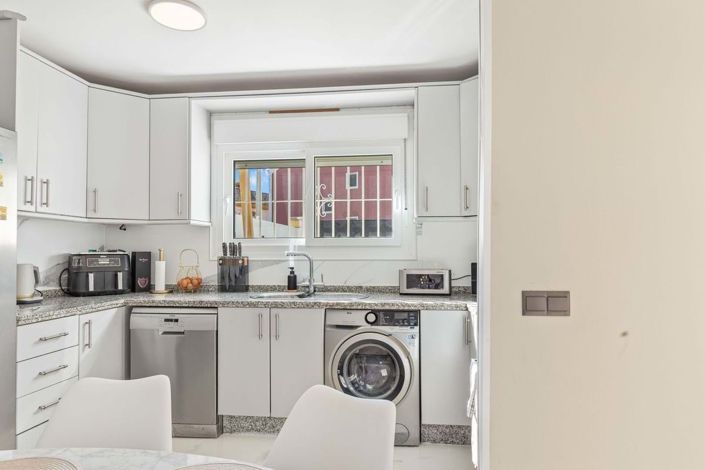 Image No.9-5 Bed Townhouse for sale