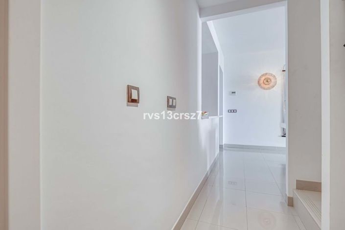 Image No.12-3 Bed Property for sale