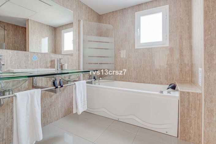 Image No.21-3 Bed Property for sale