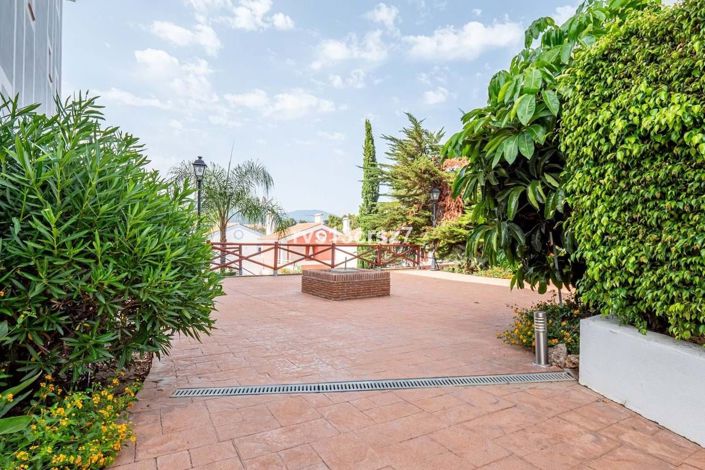 Image No.39-3 Bed Property for sale