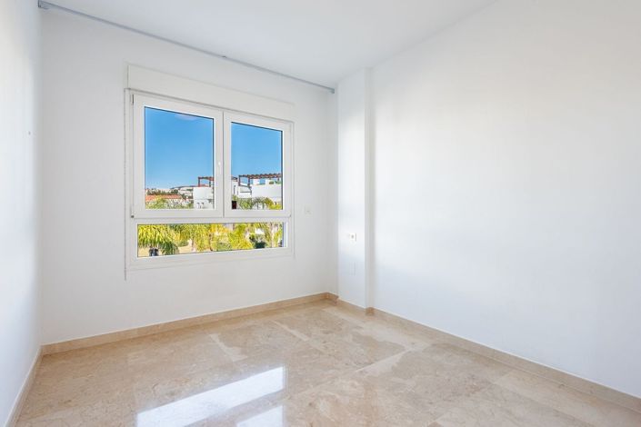 Image No.11-3 Bed Townhouse for sale