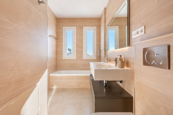 Image No.15-3 Bed Townhouse for sale