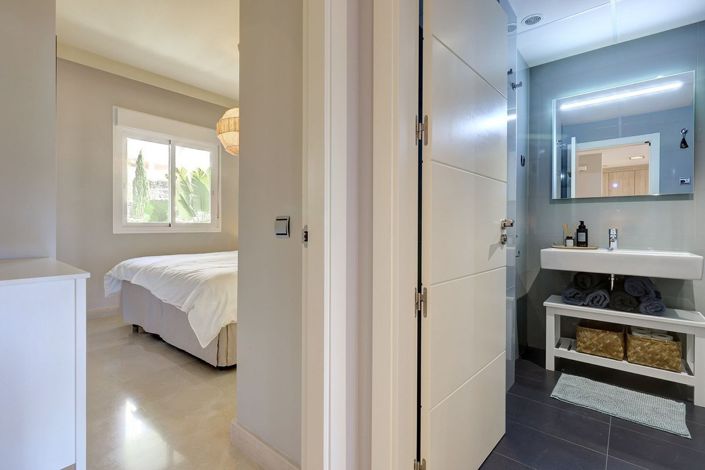 Image No.25-2 Bed Apartment for sale