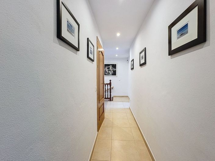 Image No.21-3 Bed Villa for sale