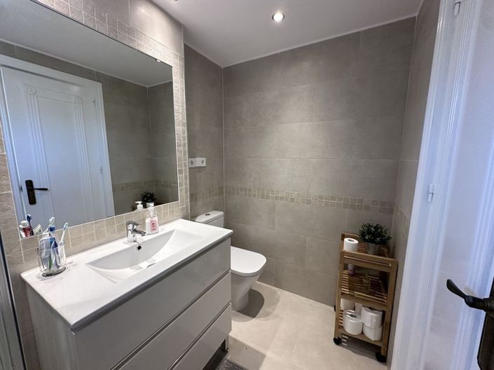 Image No.22-2 Bed Apartment for sale